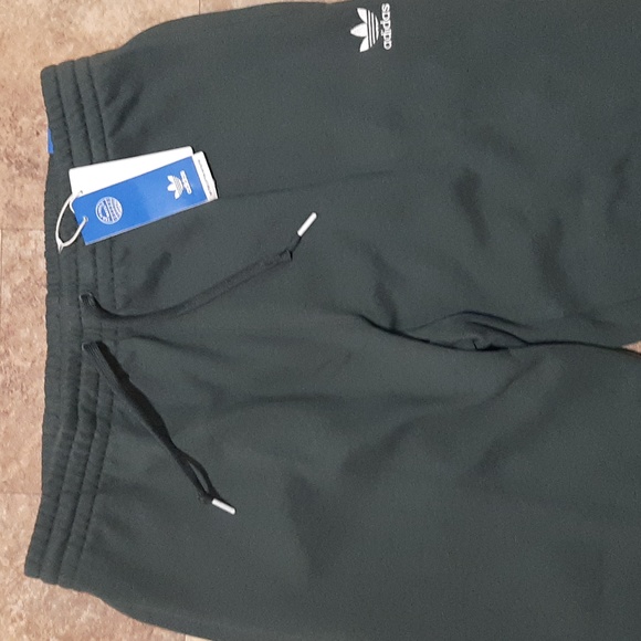 New. Men's Adidas Originals Rekive Graphic Joggers. Size Small. - Picture 4 of 8